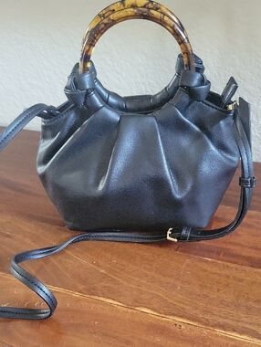 Elizabeth and James Black Crossbody with Tortoiseshell Handle